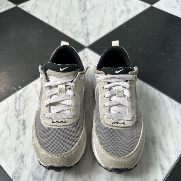 NIKE Little Kids 13.5 US White Waffle One Sneakers EU31.5 Suede Mesh Trainers - Picture 1 of 8
